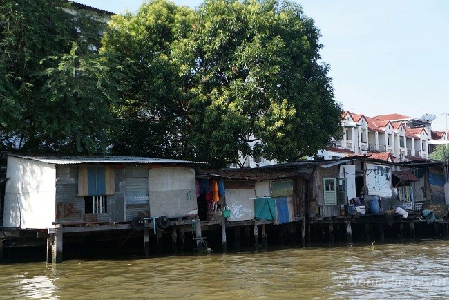 Typical Homes Along the Canals
