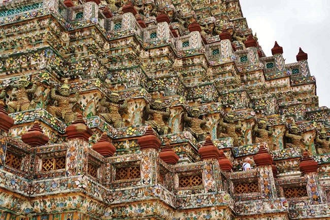 Amazing Porcelain Tiles On Wat Arun